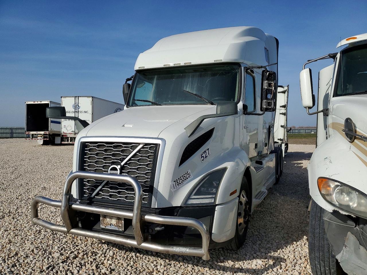 2019 VOLVO Vn VIN 4V4NC9EH8KN201669 photo 2