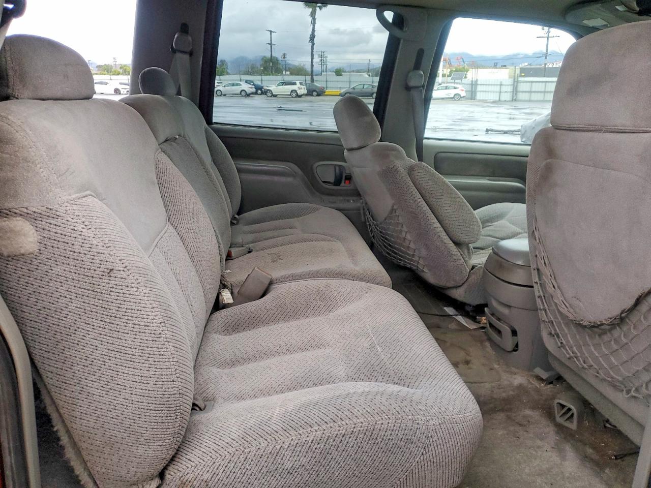1998 Chevrolet Suburban VIN 3GNEC16R9WG108914 photo 10