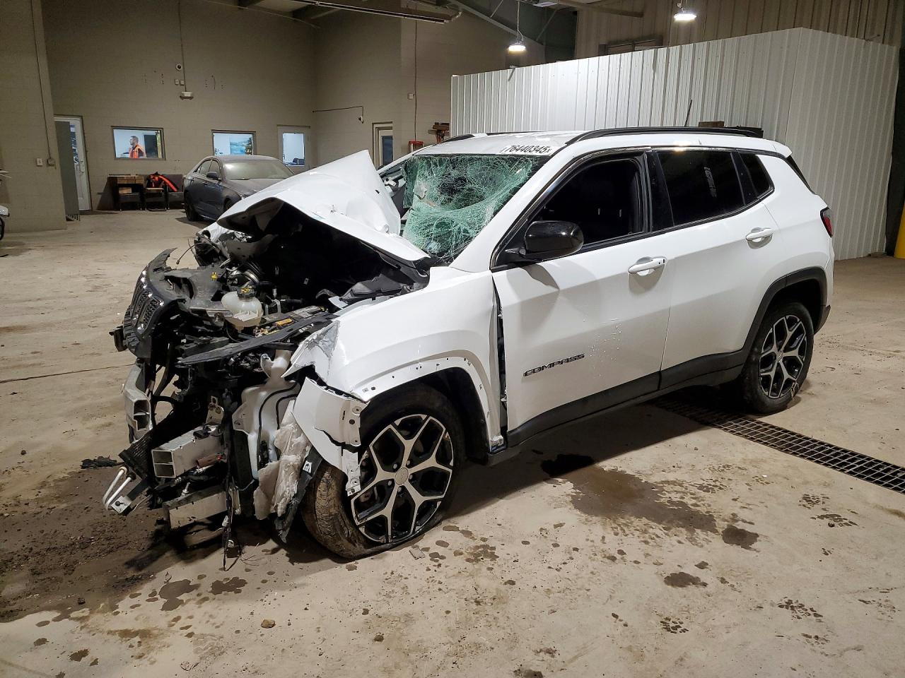 2024 Jeep Compass VIN 3C4NJDBN3RT598863 photo 1