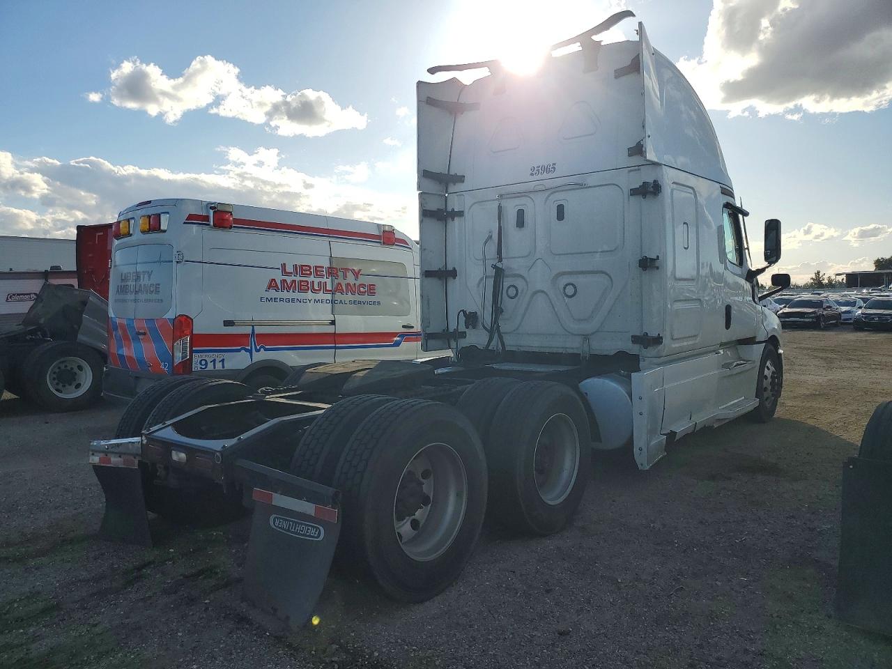 2022 FREIGHTLINER All other VIN 3AKJHHDR4NSNB4078 photo 4