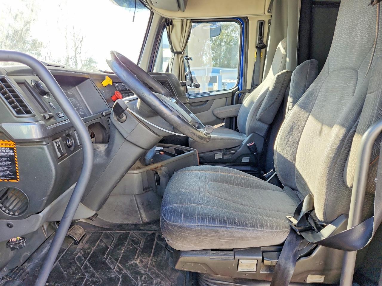 2019 Volvo Vn VIN 4V4NC9EH2KN201165 photo 5