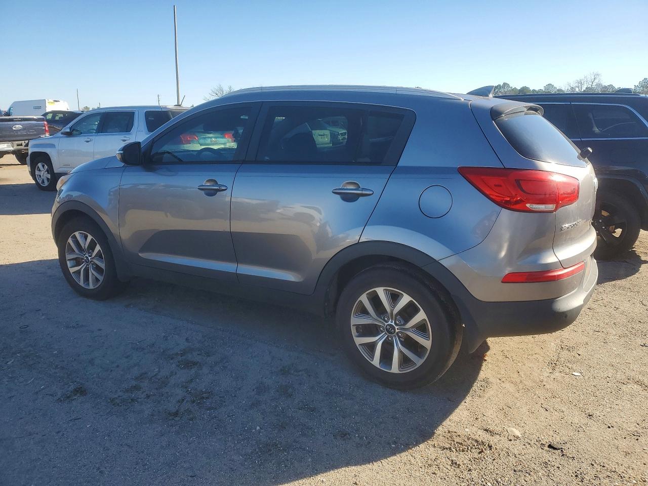 2014 Kia Sportage VIN KNDPB3AC1E7547375 photo 2