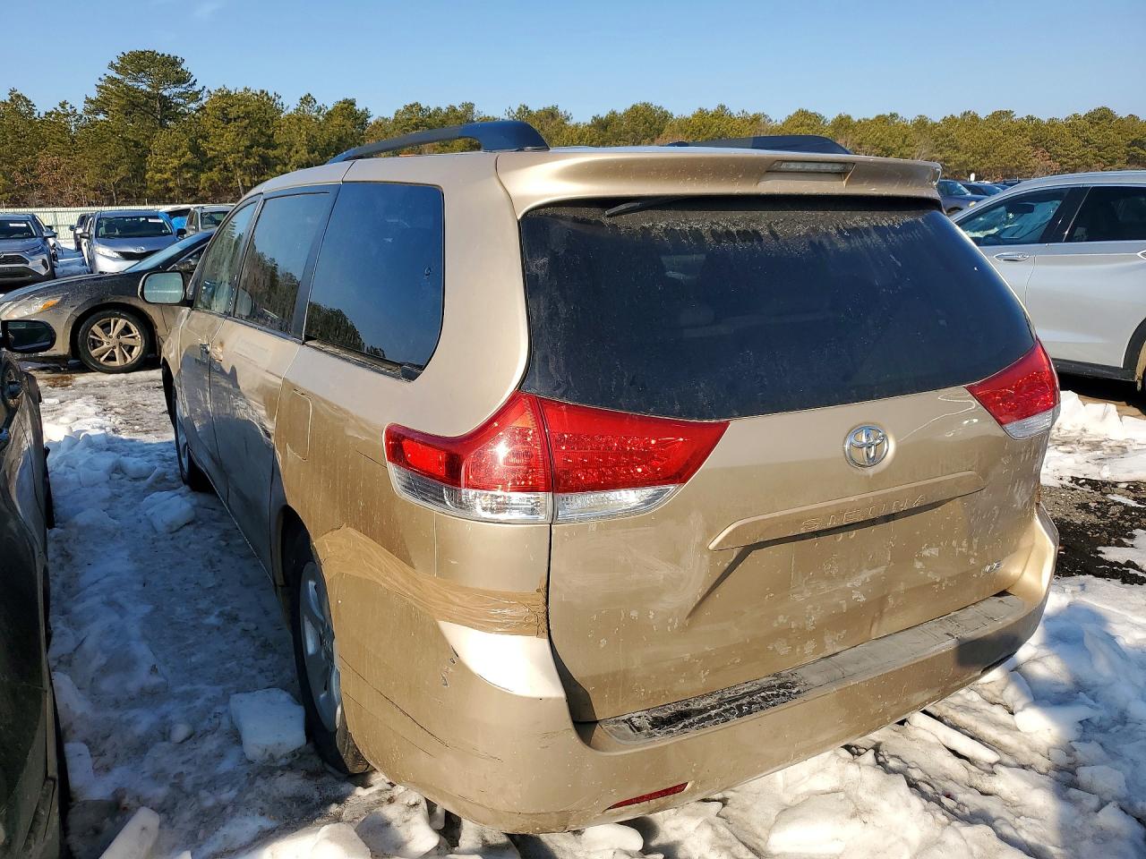 2011 Toyota All models VIN 5TDKK3DC3BS027444 photo 2