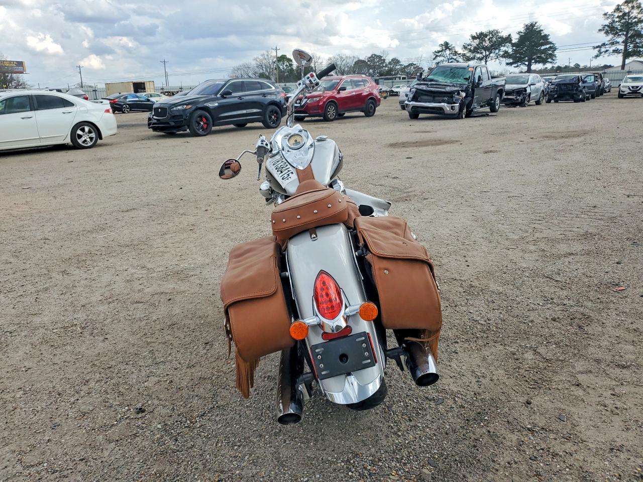 2016 Indian Motorcycle VIN 56KCCVAA6G3340572 photo 4