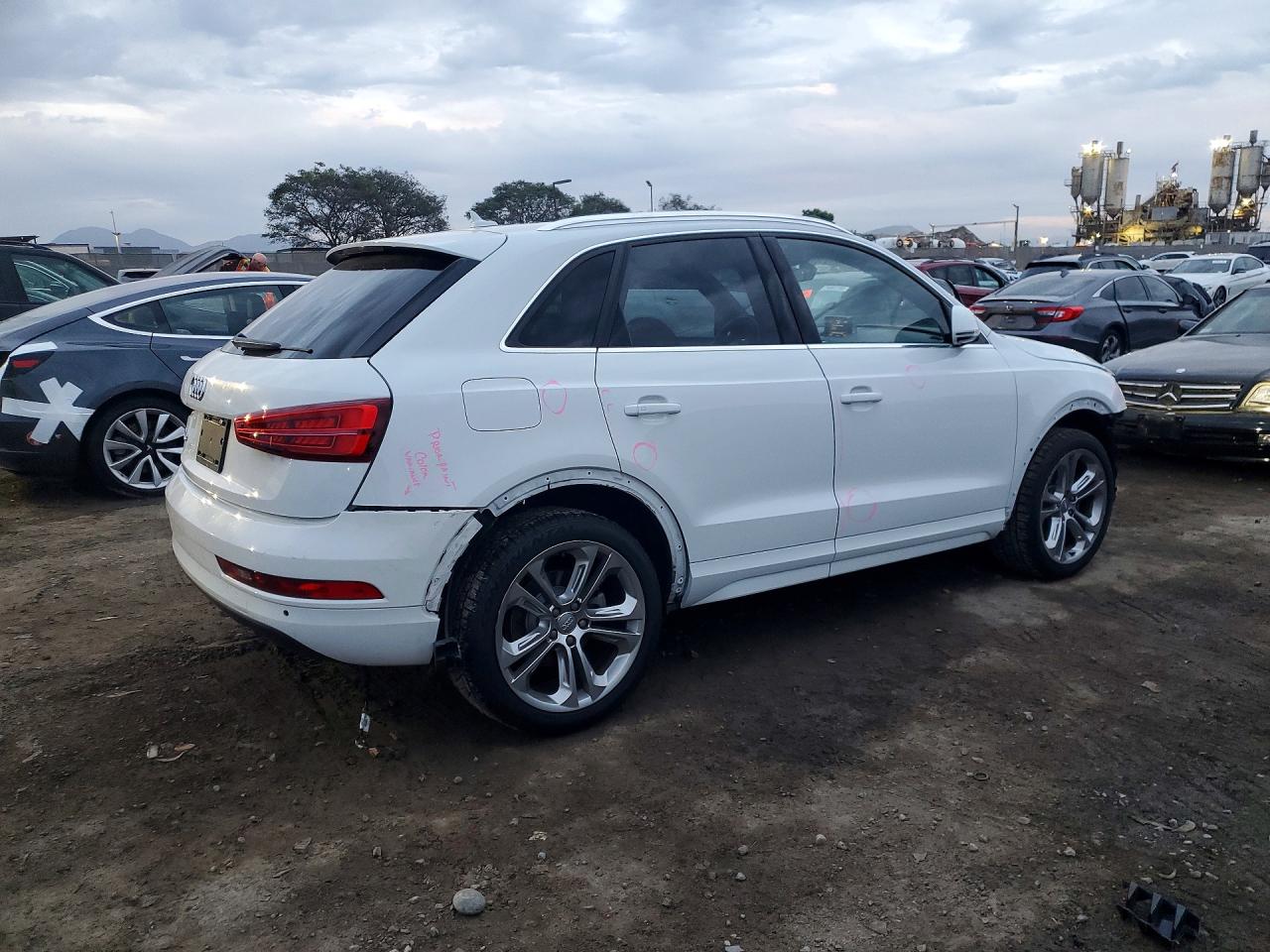 2018 Audi Q3 VIN WA1HCCFSXJR020218 photo 3