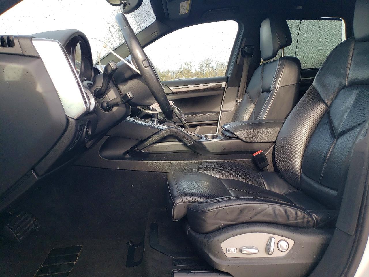 2012 Porsche Cayenne VIN WP1AA2A27CLA10930 photo 7