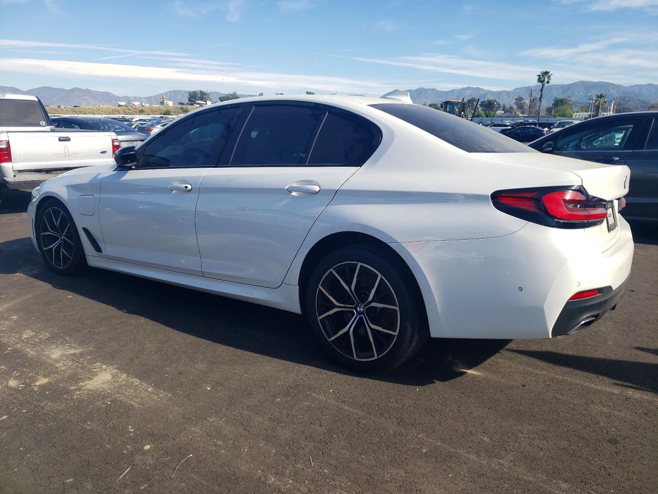 2021 BMW 5 series VIN WBA13AG06MCF92046 photo 2
