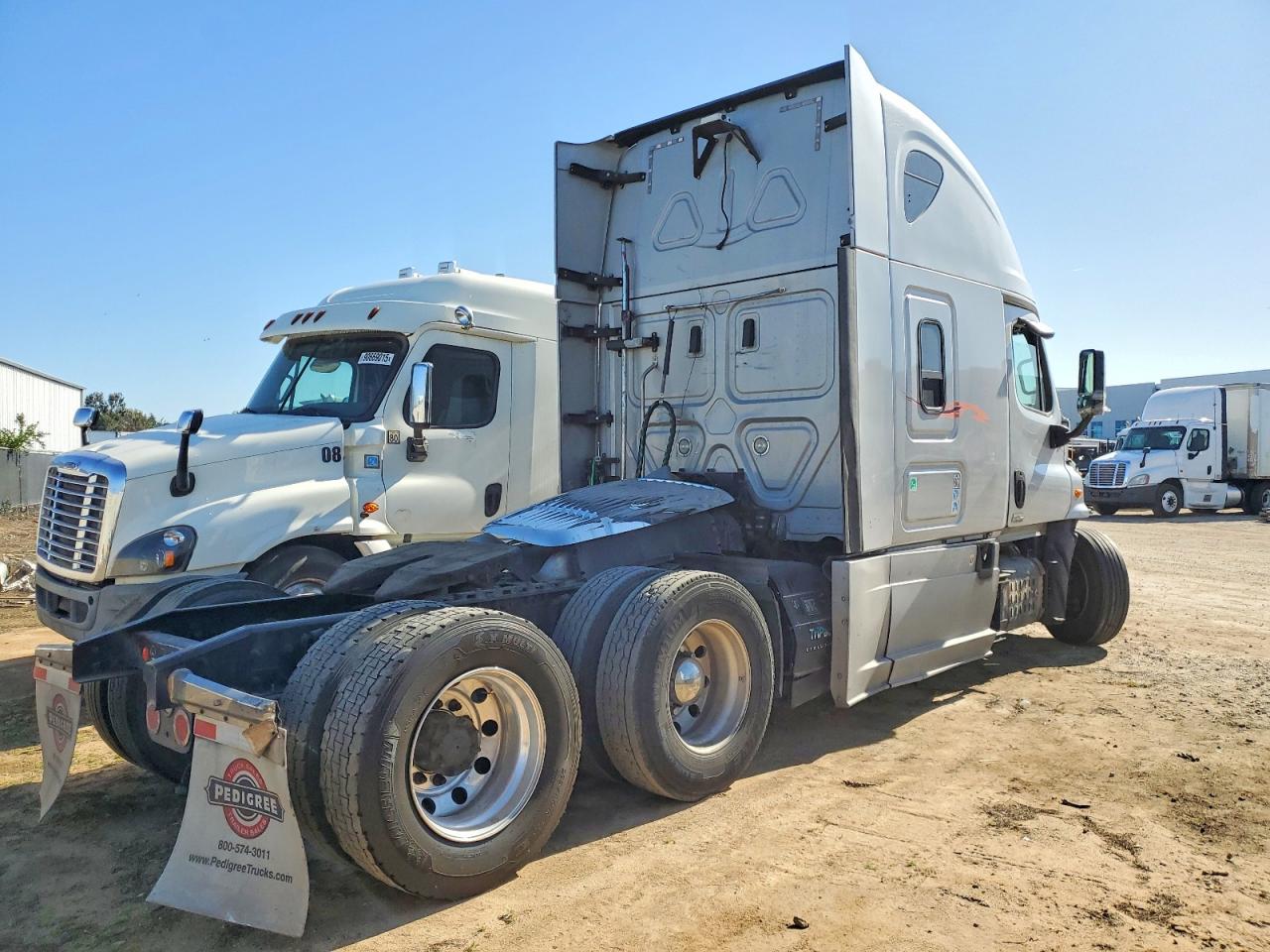 2018 FREIGHTLINER All other VIN 3AKJGLDR6JSHU5121 photo 4