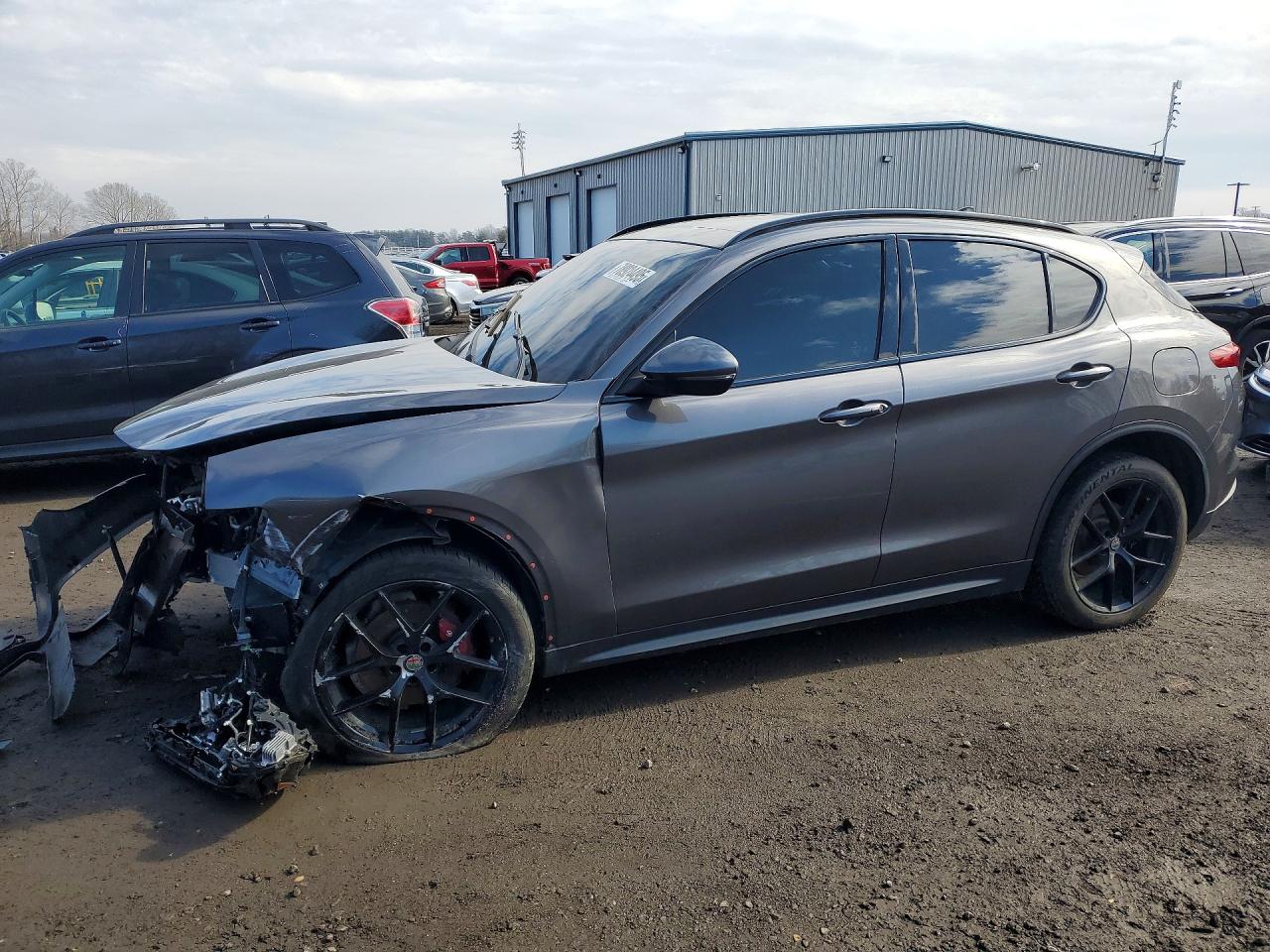 2019 Alfa Stelvio VIN ZASPAKBN7K7C50689 photo 1