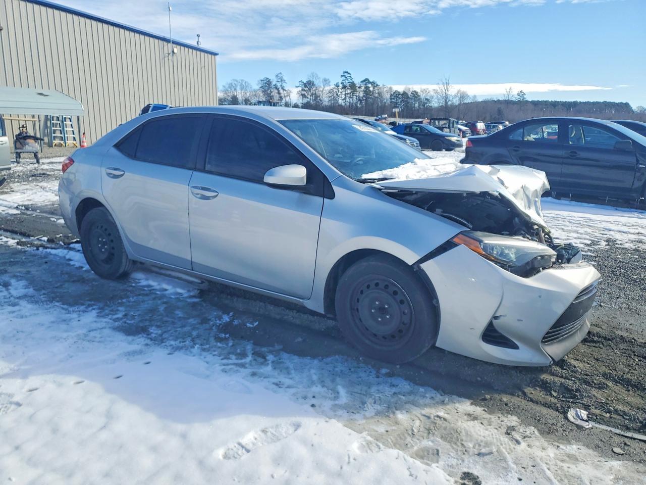 2018 Toyota Corolla VIN 5YFBURHE8JP773629 photo 4
