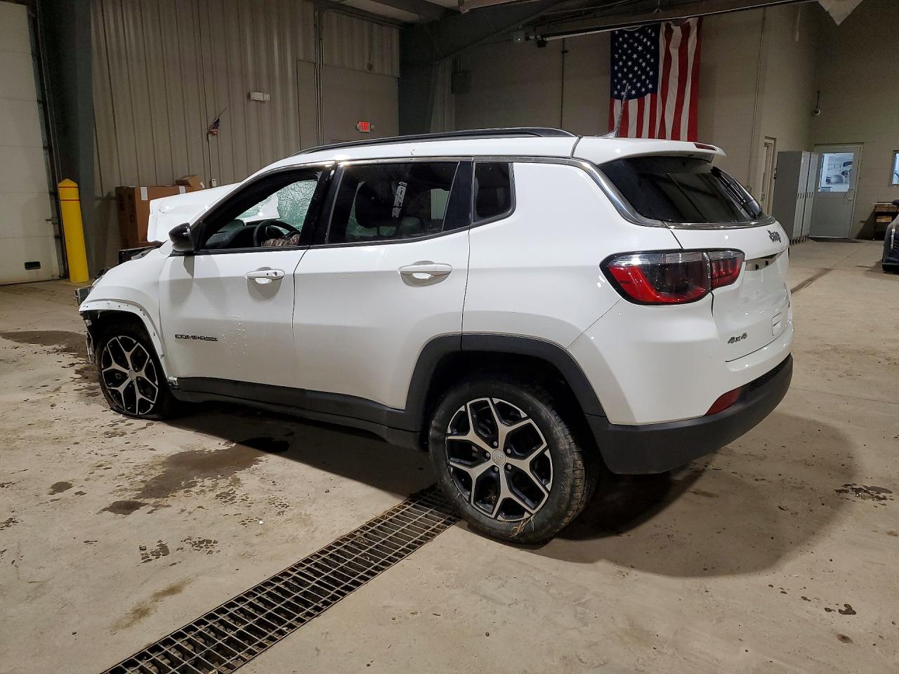 2024 Jeep Compass VIN 3C4NJDBN3RT598863 photo 2