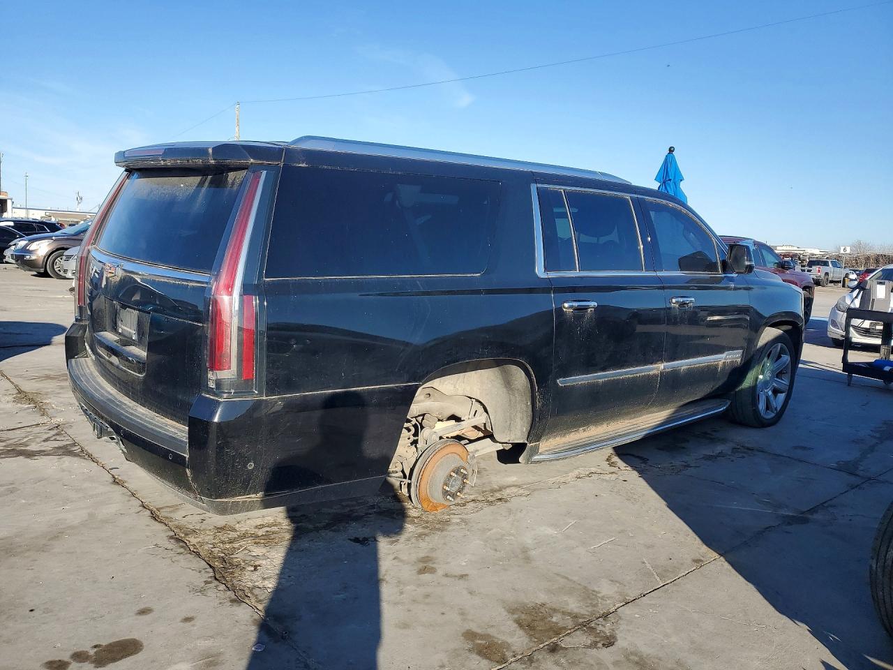 2019 Cadillac Escalade VIN 1GYS3HKJ3KR286200 photo 3
