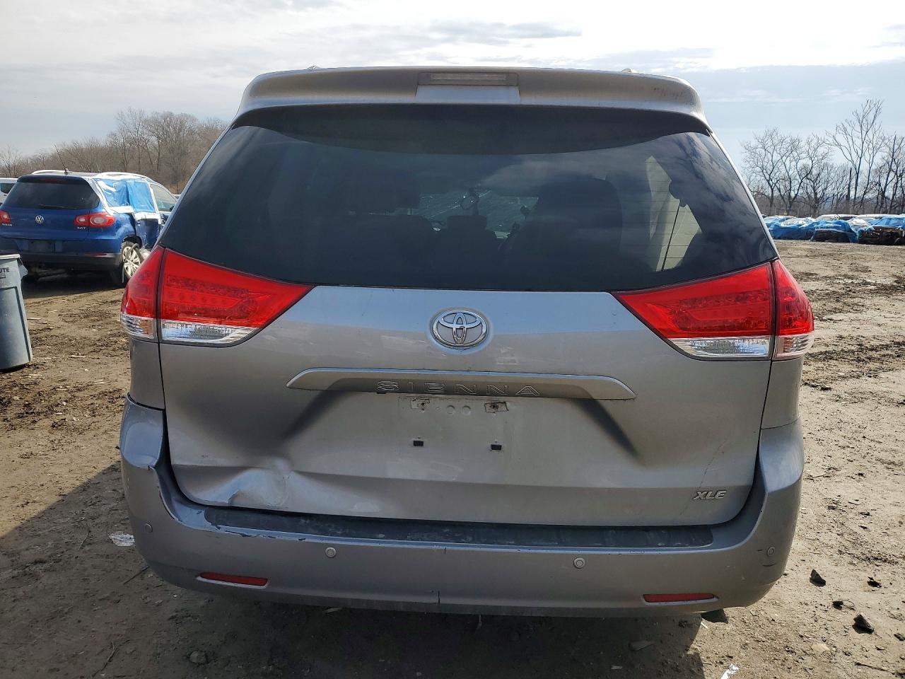 2014 Toyota Sienna VIN 5TDYK3DC1ES407512 photo 6