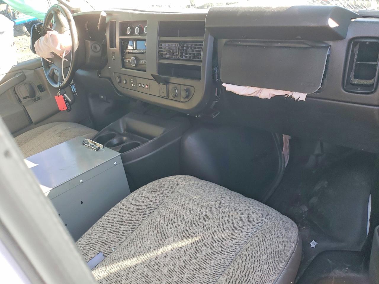 2020 GMC Savana VIN 1GTW7AFG7L1238023 photo 8