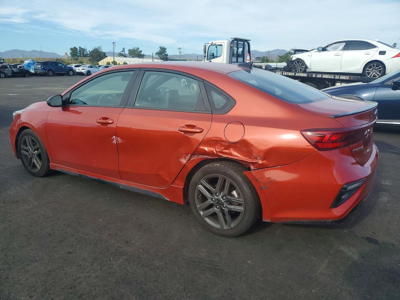 2021 Kia Forte VIN 3KPF34AD4ME389555 photo 2