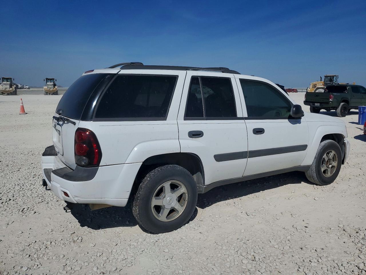 2005 Chevrolet Trailblzr VIN 1GNDS13S652197306 photo 3