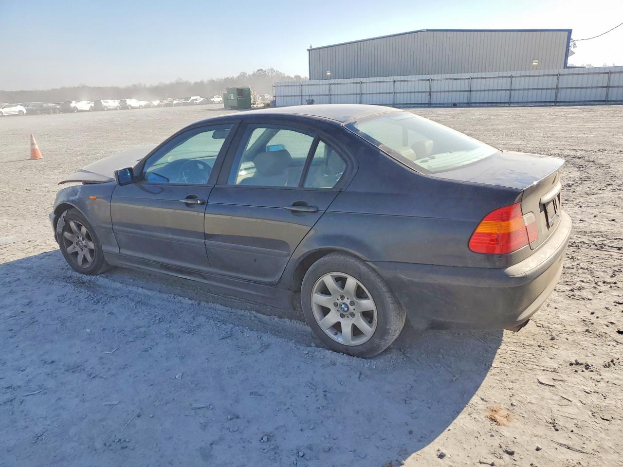2003 BMW 3 series VIN WBAET37483NJ32600 photo 2