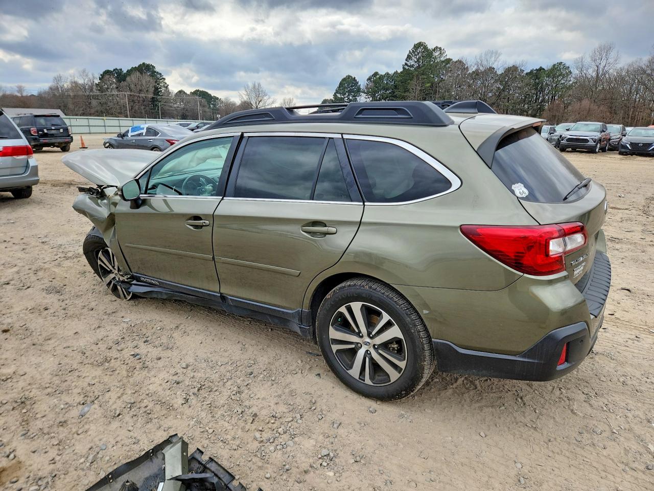 2019 Subaru Outback VIN 4S4BSANC9K3328185 photo 2