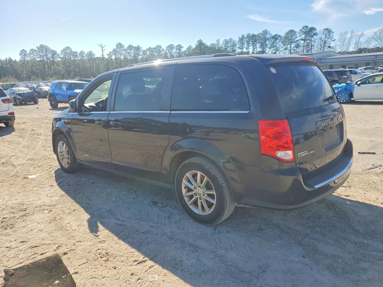2018 Dodg Caravan VIN 2C4RDGCG1JR300229 photo 2