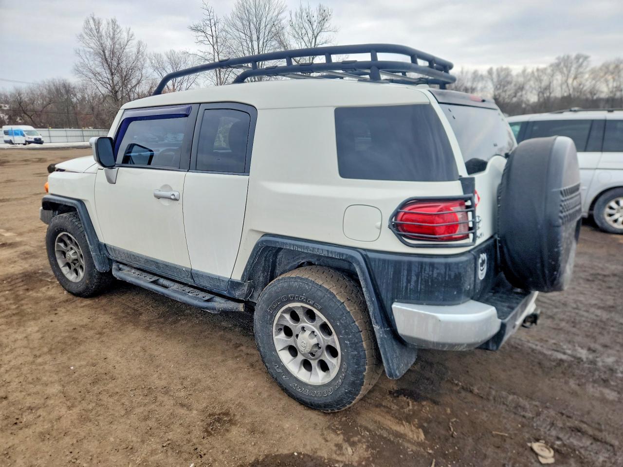2011 Toyota Fj cruiser VIN JTEBU4BF2BK105342 photo 2