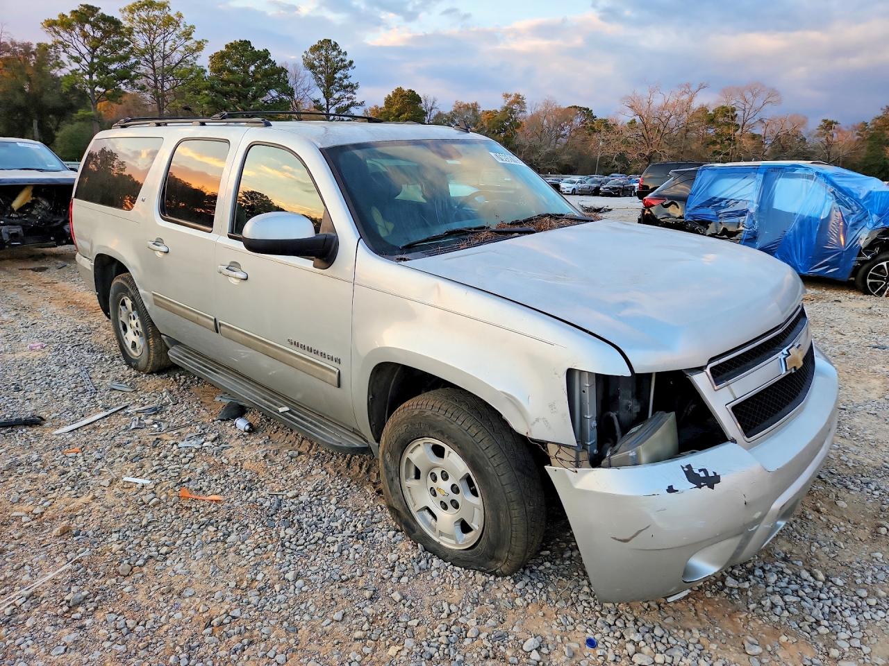 2011 Chevrolet Suburban VIN 1GNSCJE02BR331988 photo 4