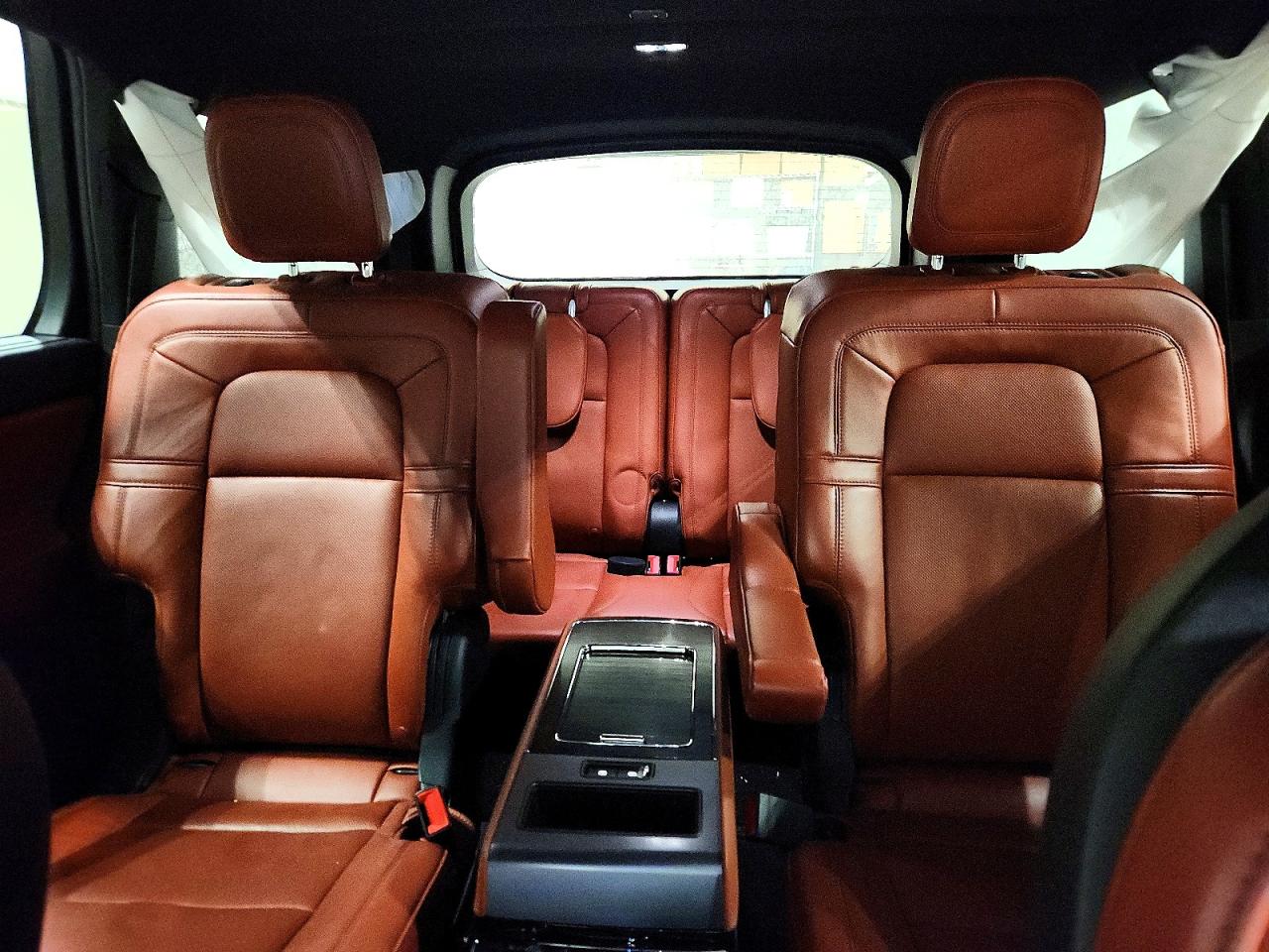 2025 Lincoln Aviator VIN 5LM5J7XC8SGL16079 photo 10