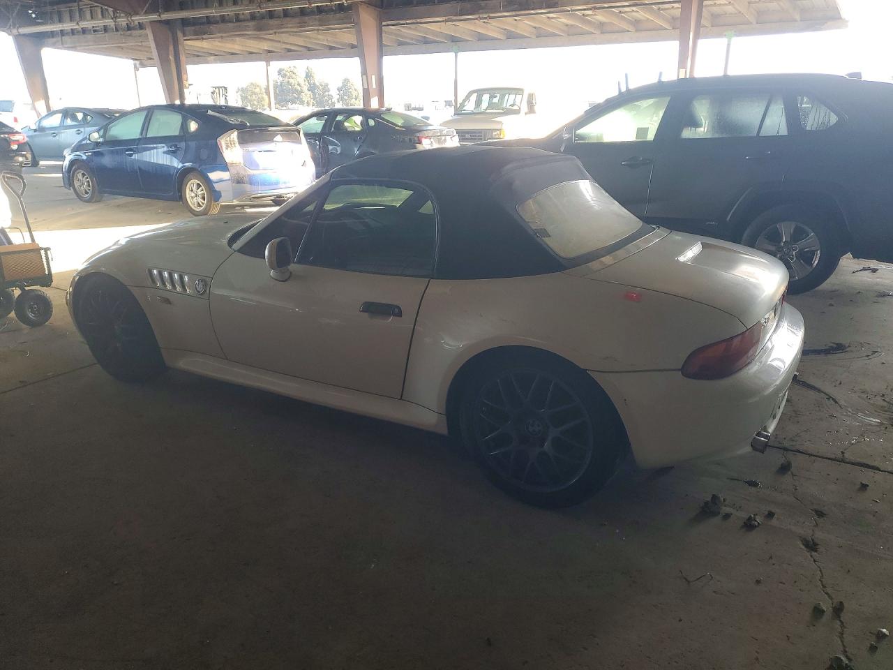 1998 BMW Z3 VIN 4USCJ3333WLG20573 photo 2