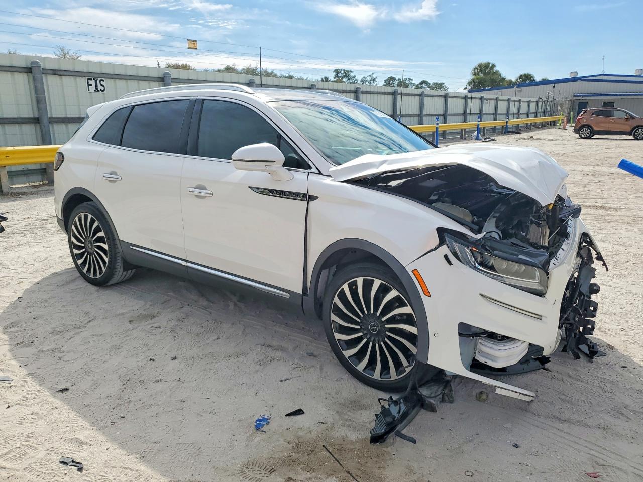 2019 Lincoln Nautilus VIN 2LMPJ7J98KBL36420 photo 4