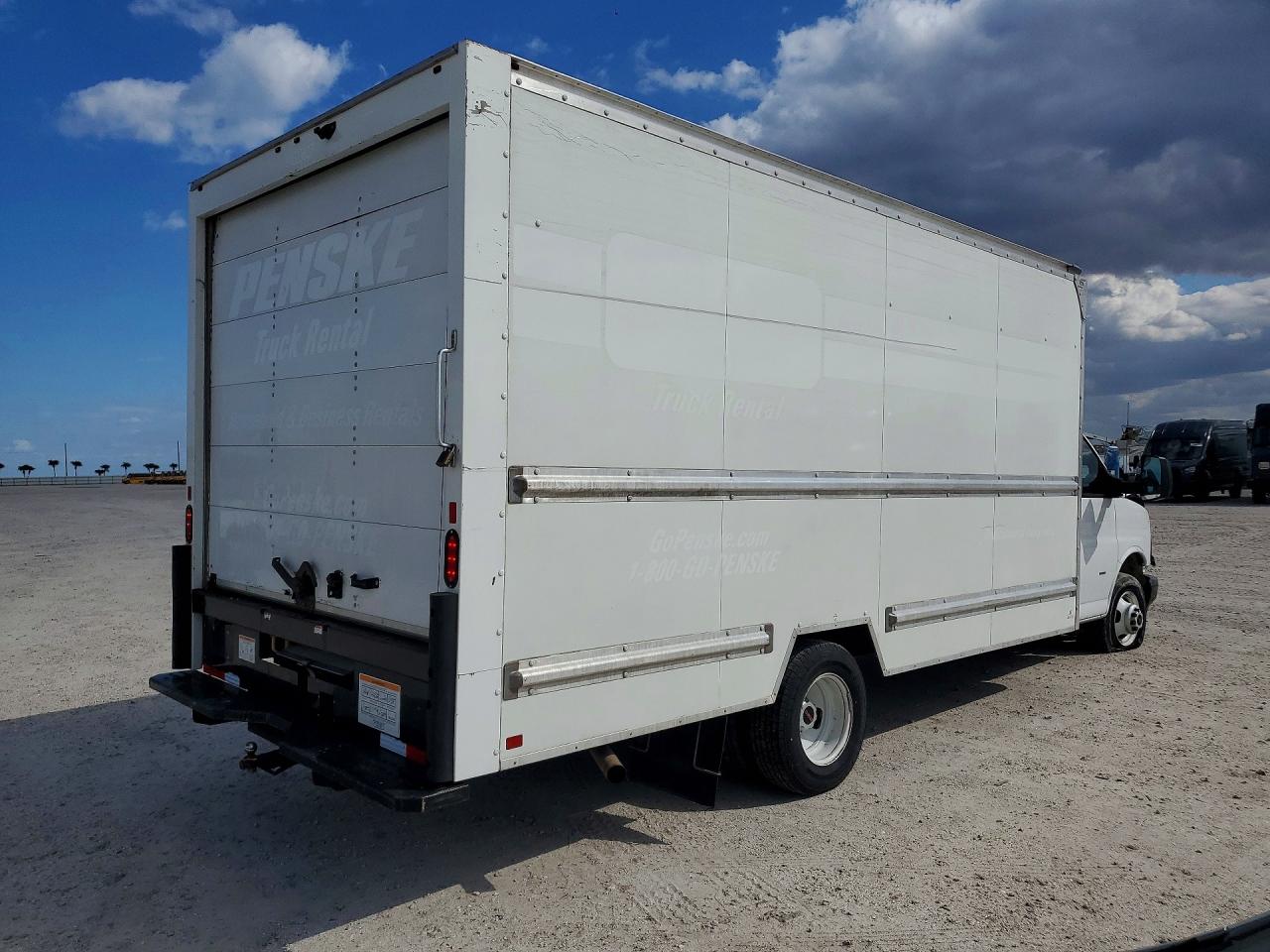 2021 GMC Savana VIN 7GZ37TC74MN013333 photo 3