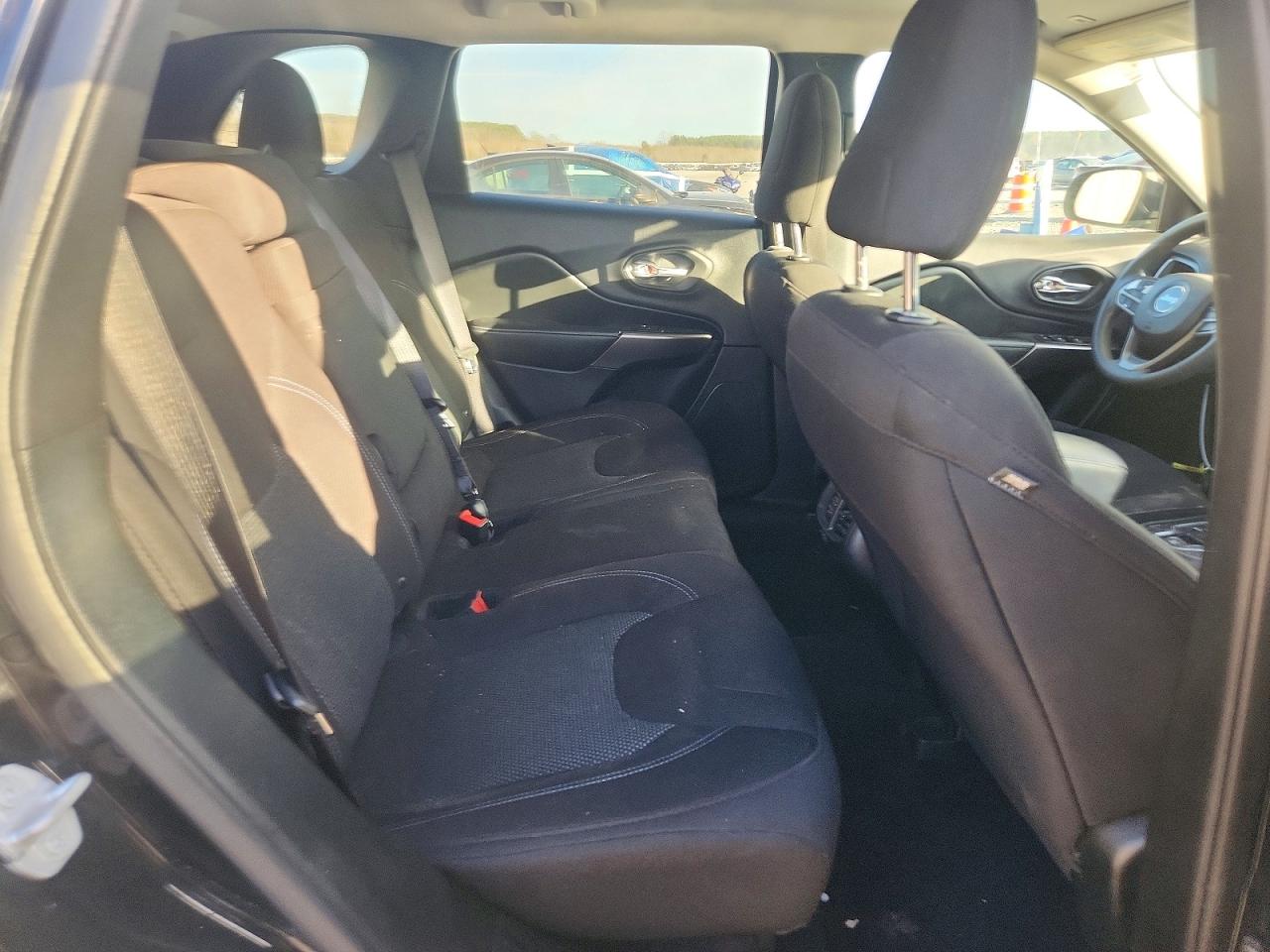 2019 Jeep Grand cher VIN 1C4PJLCBXKD249346 photo 11