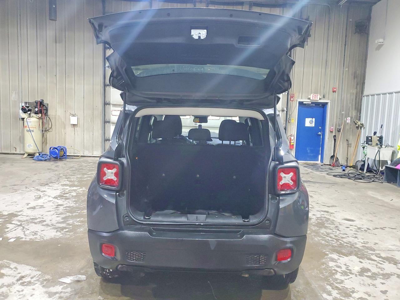 2023 Jeep Renegade VIN ZACNJDE1XPPP44069 photo 6