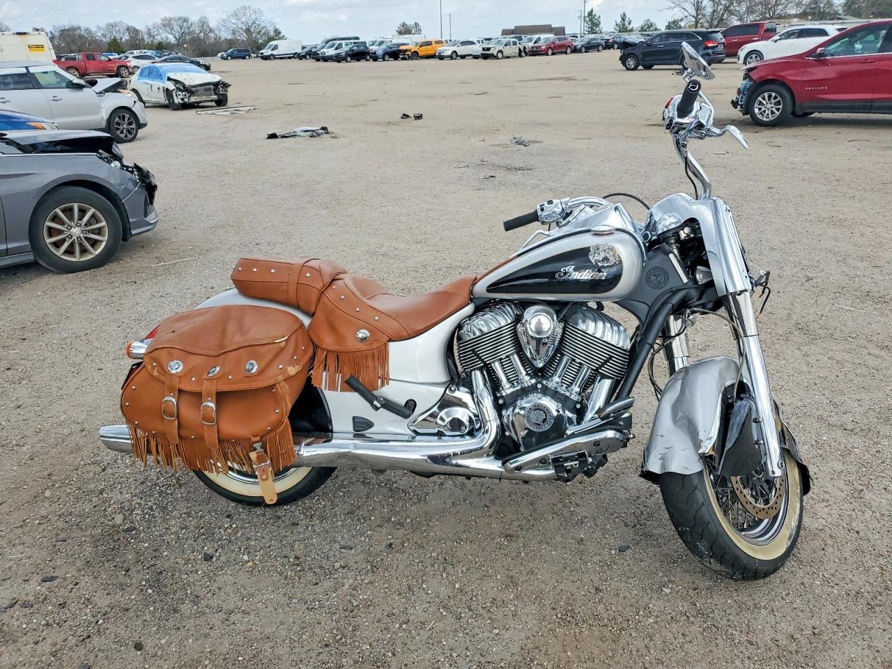 2016 Indian Motorcycle VIN 56KCCVAA6G3340572 photo 1