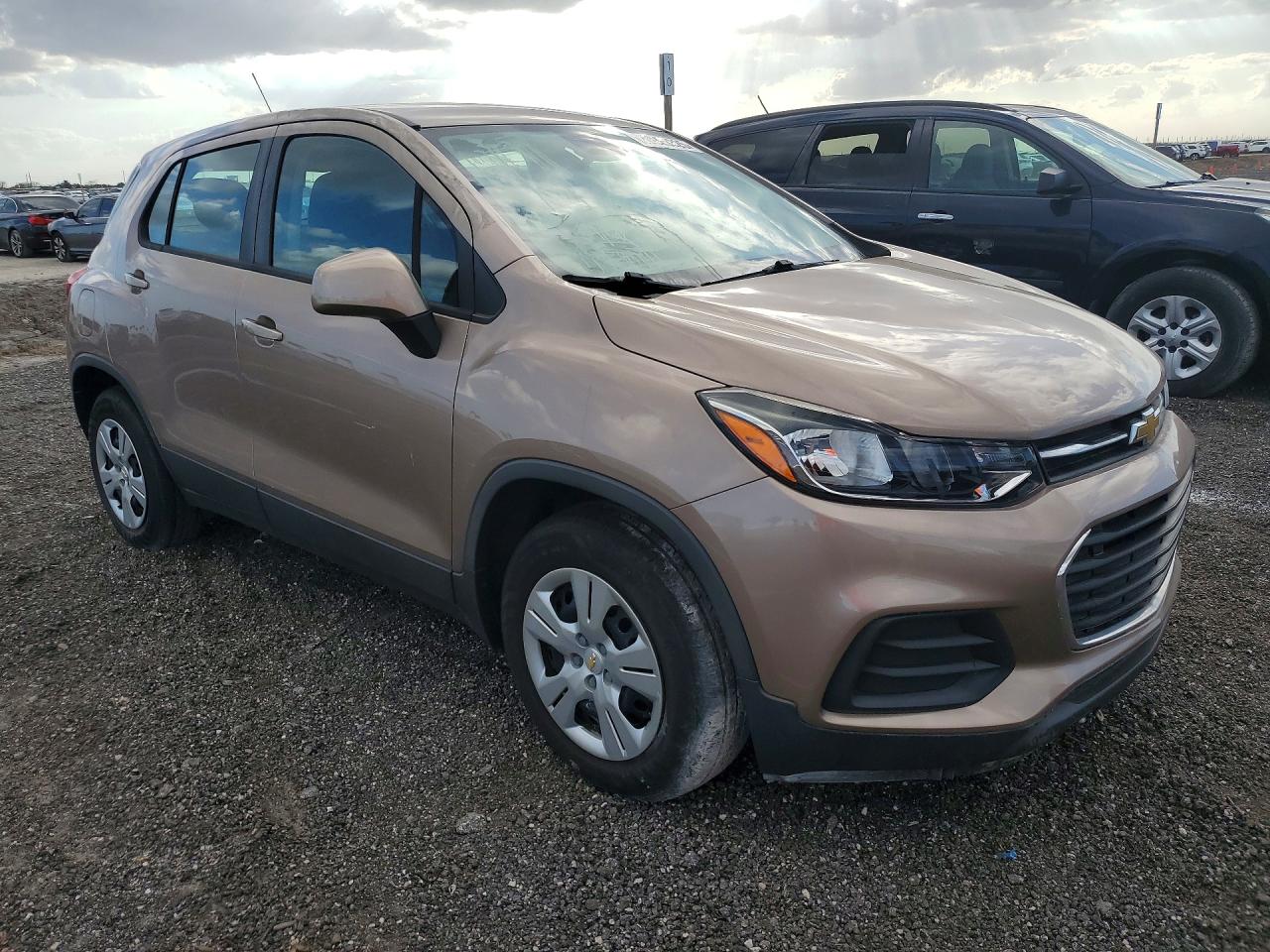 2018 Chevrolet Trax VIN 3GNCJKSB9JL410747 photo 4