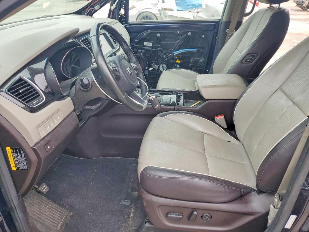 2018 Kia SEDONA VIN KNDME5C18J6351449 photo 7