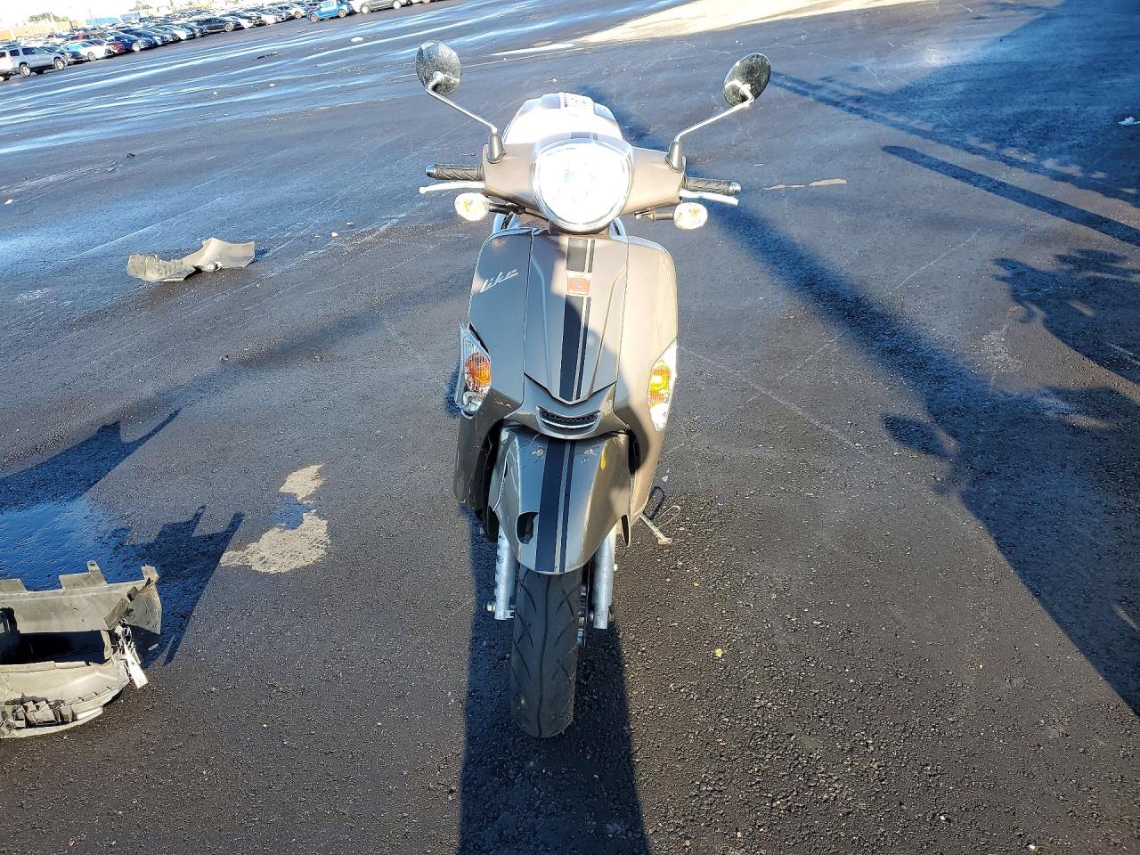 2016 KYMCO Scooter VIN LC2D2H120GC100194 photo 2