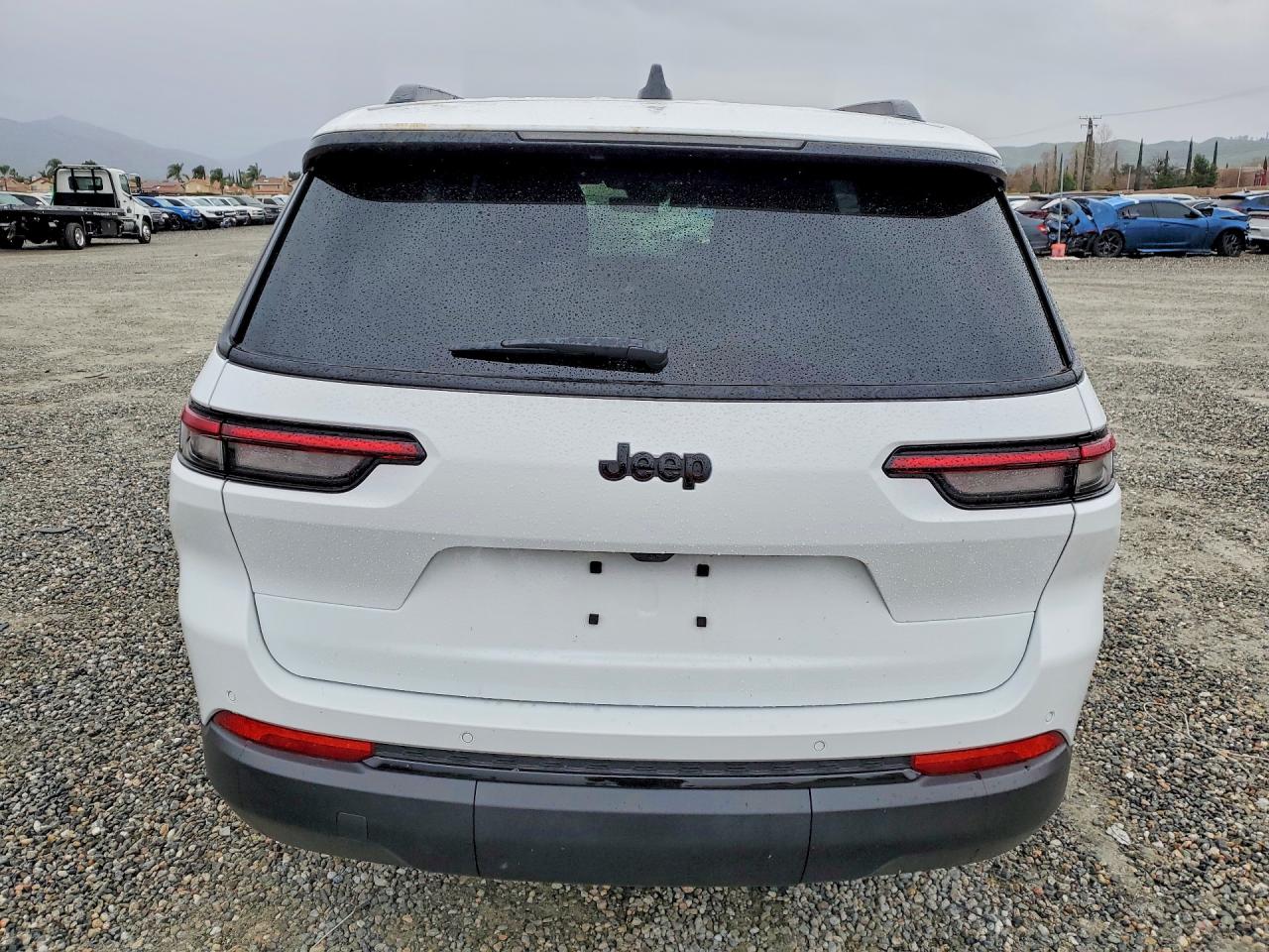 2025 Jeep Grand cher VIN 1C4RJJAG4S8745439 photo 6