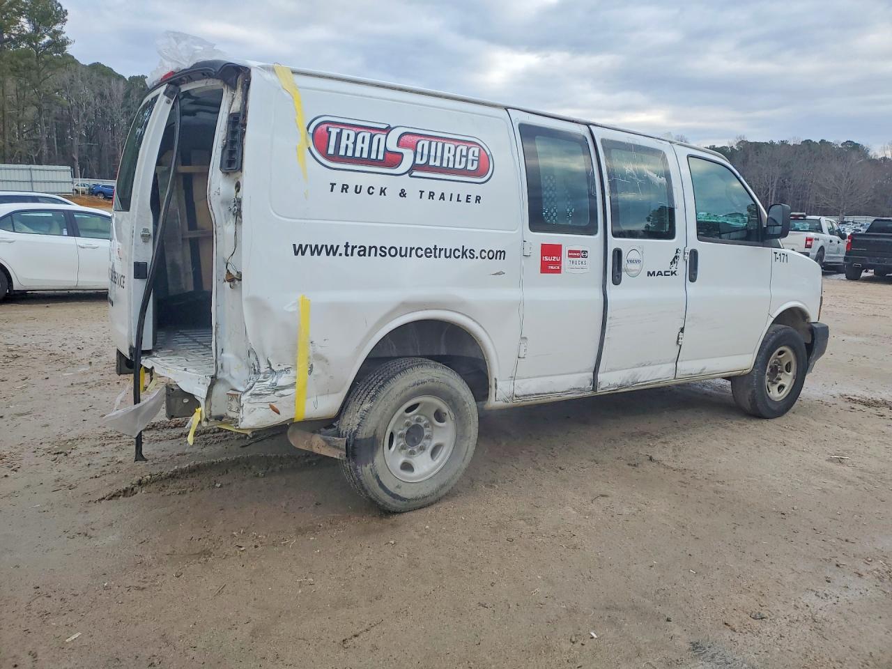 2021 Chevrolet Express VIN 1GCWGAFP2M1302258 photo 3