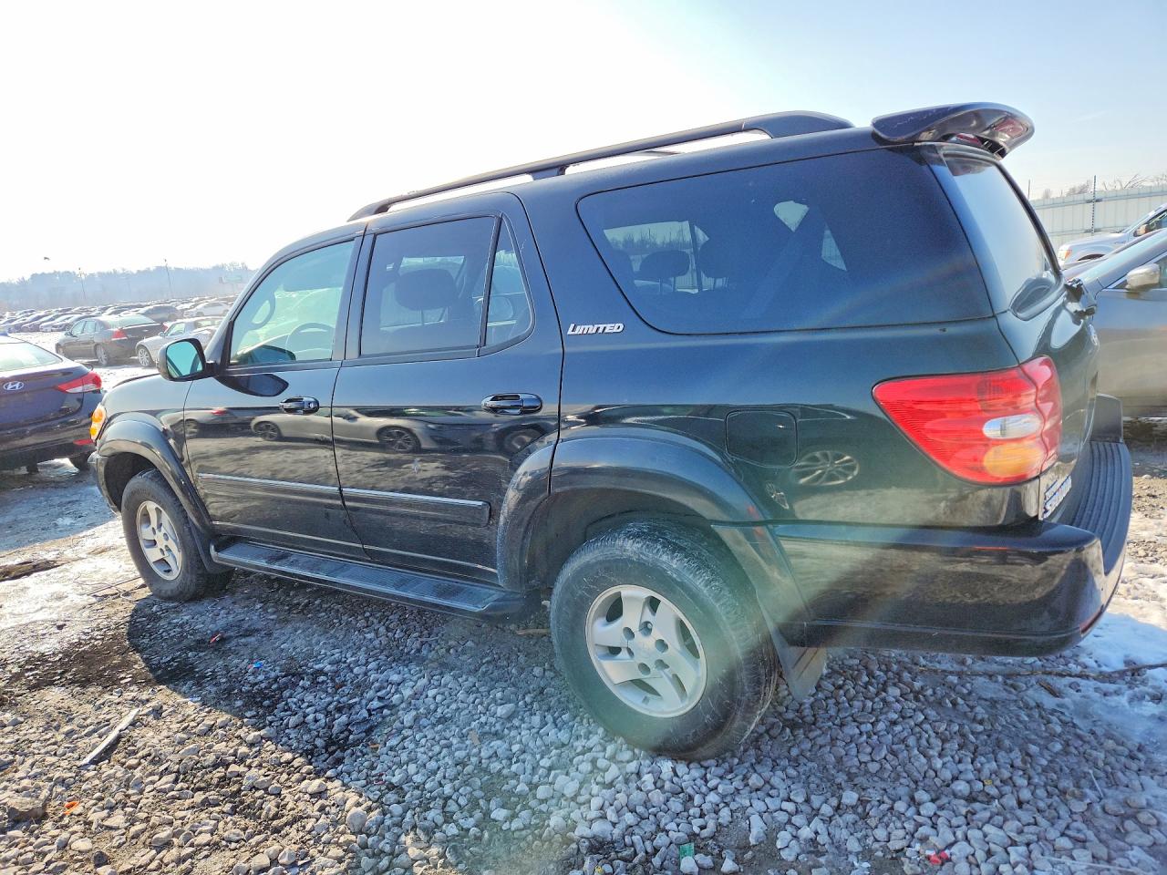 2002 Toyota Sequoia VIN 5TDBT48A92S131769 photo 2