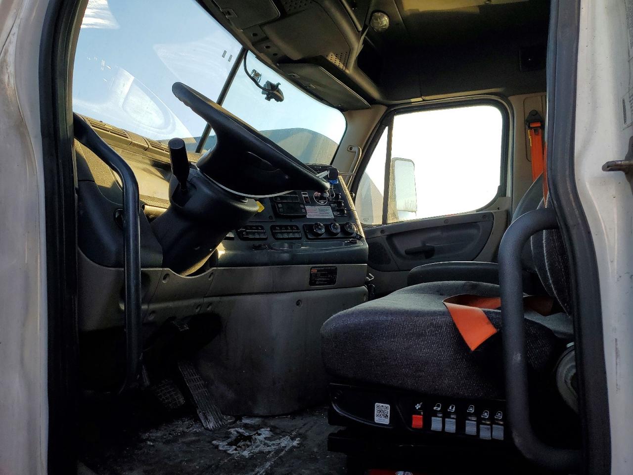 2016 FREIGHTLINER All other VIN 1FUBGEDV8GLHC5773 photo 5