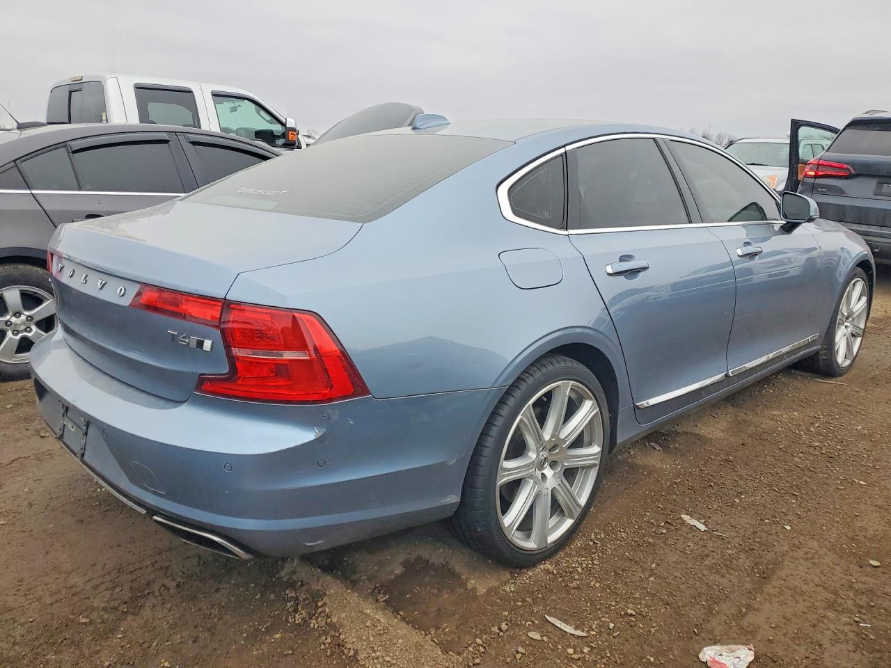 2017 Volvo S90 VIN YV1A22ML7H1000995 photo 3