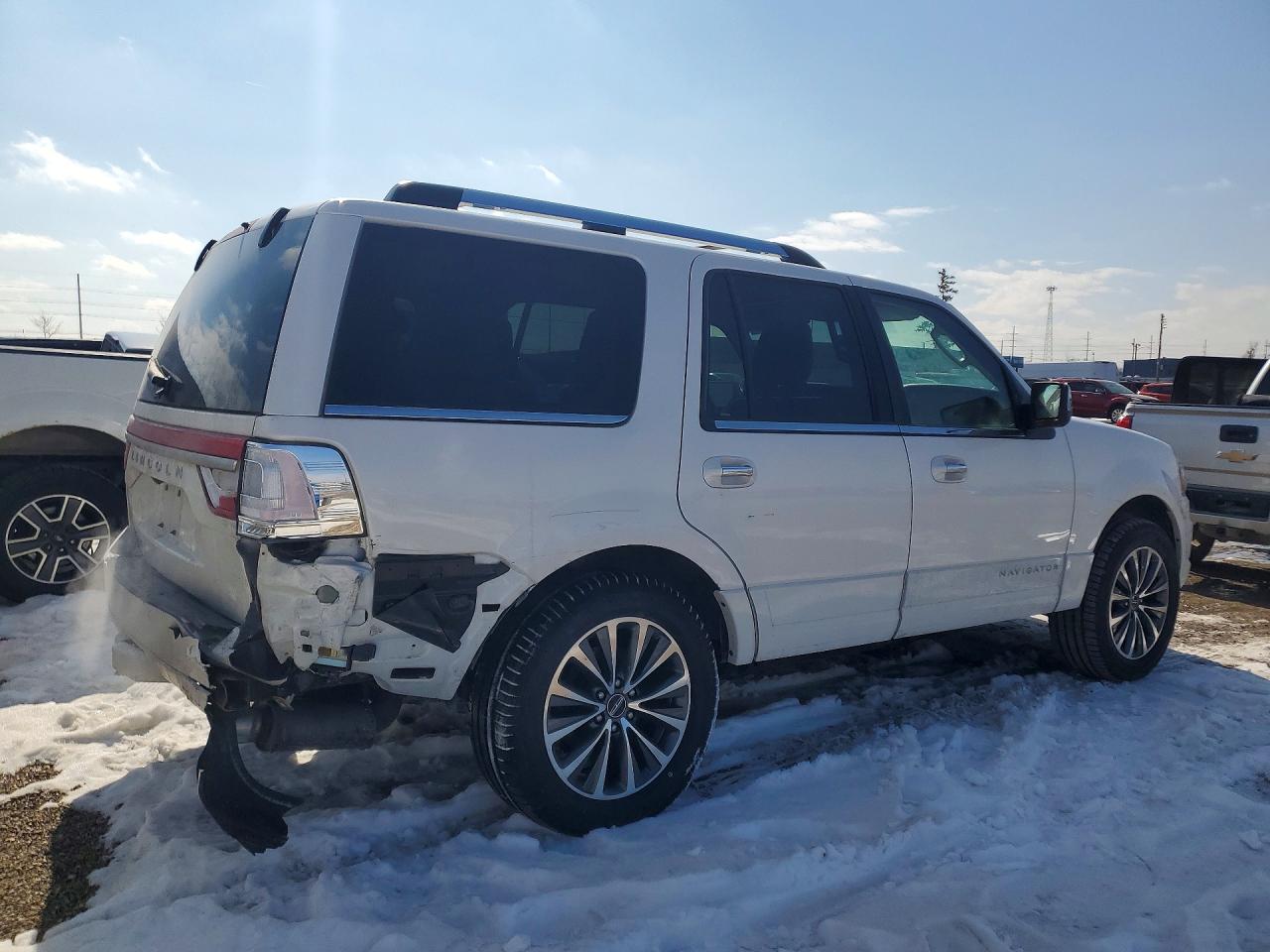 2017 Lincoln Navigator VIN 5LMJJ2JT2HEL04105 photo 3