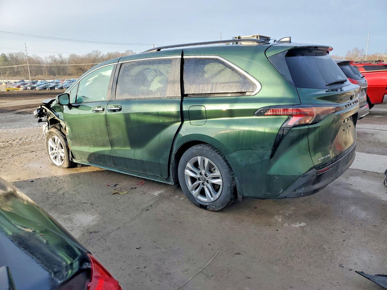 2025 Toyota Sienna VIN 5TDJSKFC3SS199279 photo 2