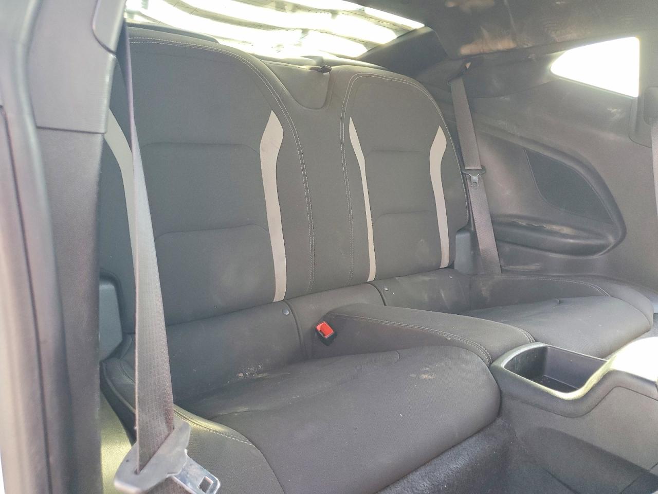 2018 Chev Camaro VIN 1G1FB1RX5J0185943 photo 10