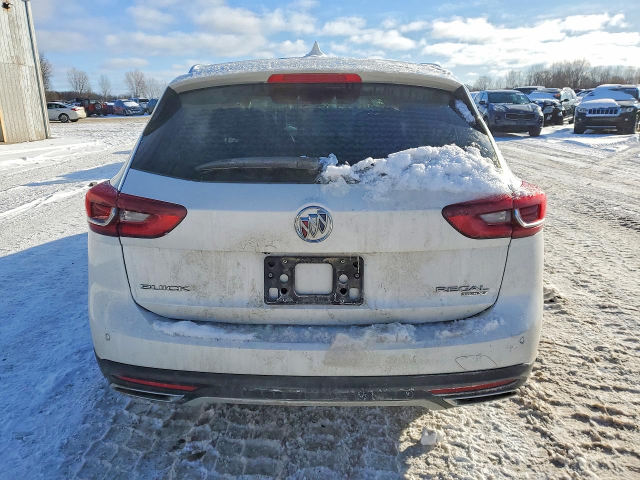 2018 Regal VIN W04GV8SX9J1155922 photo 6