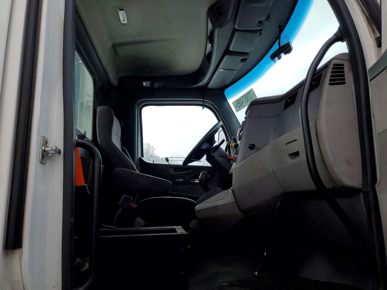 2017 PETERBILT All models VIN 1XPBA48X4HD361734 photo 5