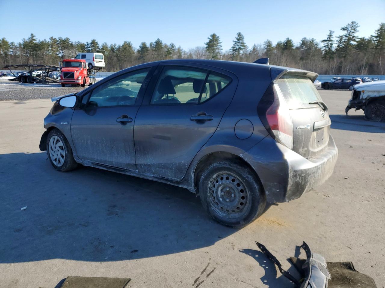 2015 TOYOTA Prius c VIN JTDKDTB33F1584807 photo 2
