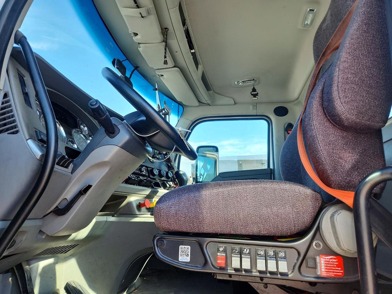 2015 KENWORTH All models VIN 1XKYA48X0FJ443670 photo 6