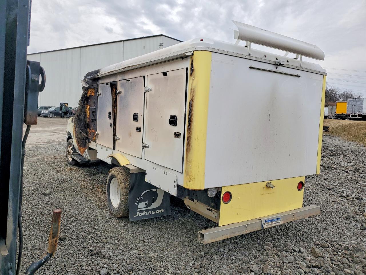 2018 Ford Econoline VIN 1FDXE4FS0JDC33222 photo 2