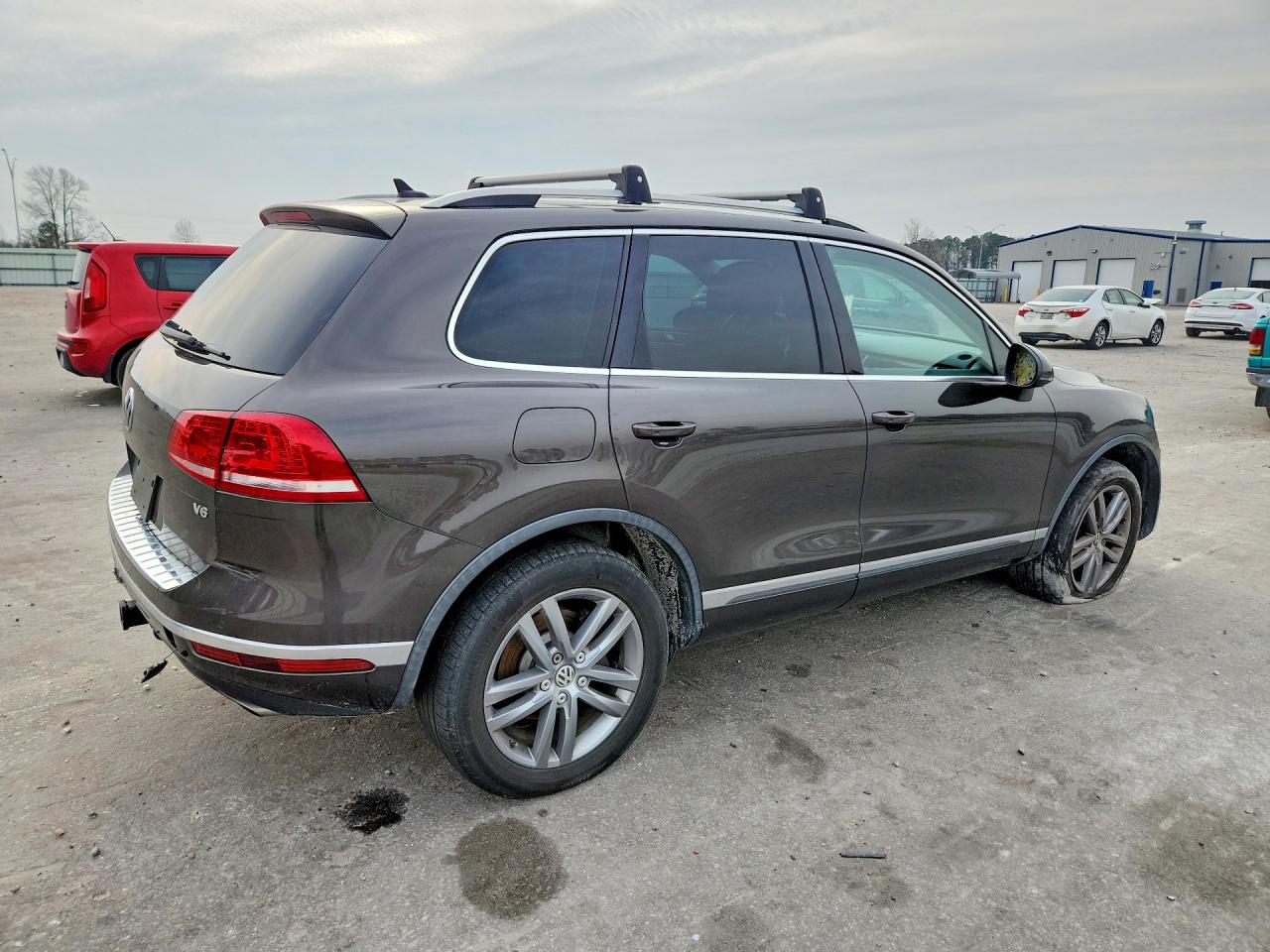2015 Volkswagen Touareg VIN WVGEF9BP2FD006642 photo 3