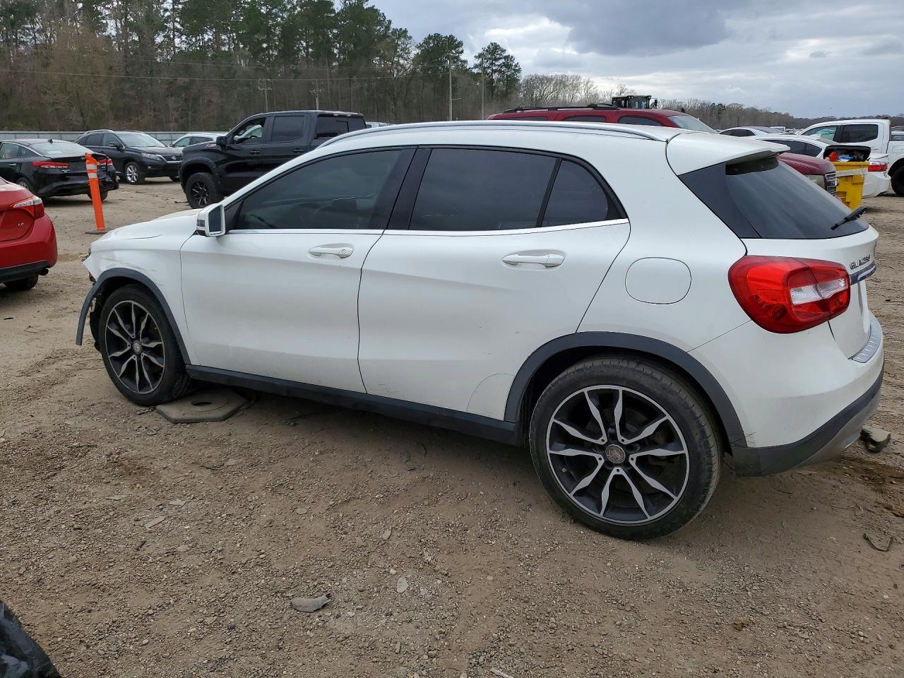 2017 Mercedes-Benz Gla-class VIN WDCTG4EB5HJ357698 photo 2